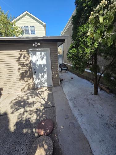 Queen Detached Studio 1 in Irvington (NJ)