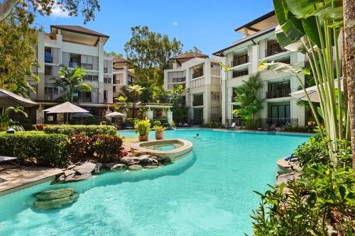 Temple 121 Modern Spacious Palm Cove 2 Brm 2 Bth Resort Apartment With Courtyard - Cairns