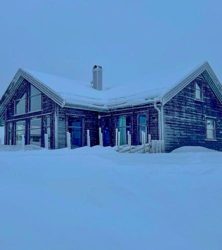 Exterior view, Modern Cottage With Outdoor Sauna By Nord-Mesna in Sjusjoen