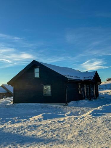 Exterior view, Modern Cottage With Outdoor Sauna By Nord-Mesna in Sjusjoen