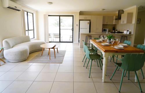 . Sizable 4BDR Modern Home Denman
