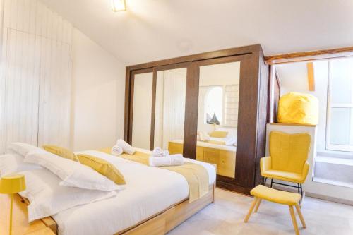 Alassio Lemon & Salt Seafront Apartment with Amazing Terrace - Prime Central Beach Location in Alassio