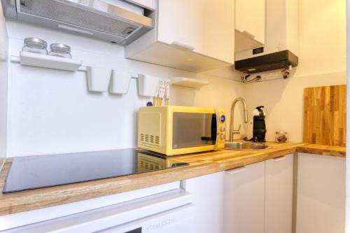 Alassio Lemon & Salt Seafront Apartment with Amazing Terrace - Prime Central Beach Location in Alassio