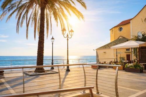 Alassio Lemon & Salt Seafront Apartment with Amazing Terrace - Prime Central Beach Location in Alassio