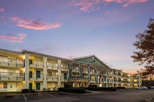 Vista exterior, Suburban Studios Durham-Raleigh in Durham (NC)