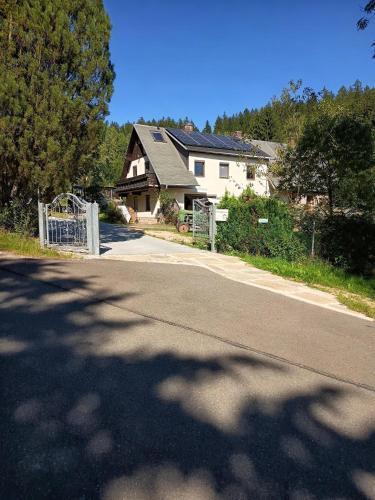 Viesnīcas āriene, Ferienwohnung mit Herz Zierold in Stutzengrun