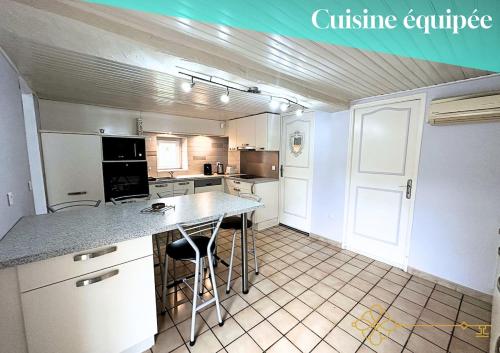 Ensemble de 2 logements, 2 cuisines, 4 chambres, 2 salles de bain in Oloron-Herrere