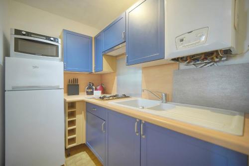 Kitchen, FRGK Tamaris Apartment Antibes Terrace, AC & Ultra-Fast Wi-Fi in Antibes