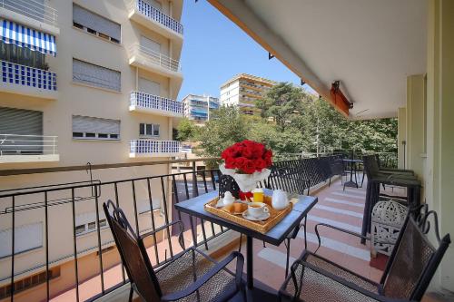 FRGK 2BDR Stanislas Apartment Terrace, Central Cannes AC & ULTRA FAST Wi-Fi