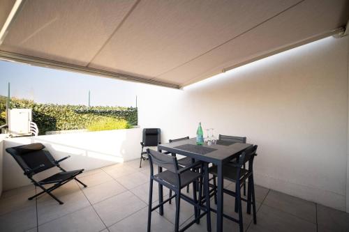 FRGK "BEL AZUR 1 BDR Luxury Sea View Parking AC WIFI HIGH SPEED " in Camp Long