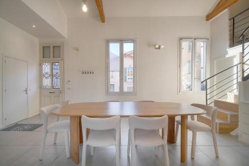 FRGK Spacious 100 sqm Loft with Terrace 2 Ensuite - image 2