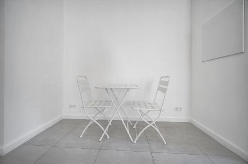 FRGK Spacious 100 sqm Loft with Terrace 2 Ensuite - image 4