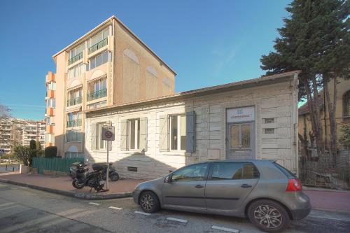 FRGK Spacious 100 sqm Loft with Terrace 2 Ensuite - image 3