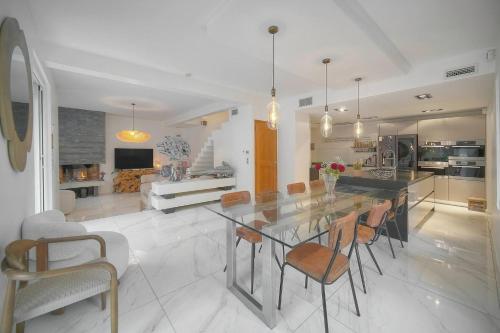 FRGK 'La Cote d'Azur Villa Private Pool AC Ultra-Fast Wi-Fi' - image 3