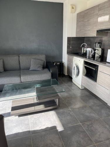 kawasan lounge/TV kongsi, FRGK 'Studio Pablo Heart of Antibes' in Antibes