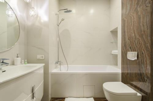 11-212 Central Park John McCain 7 Kyiv centre stunning city view 15 kW backup power Petrovdom Apartment - image 4