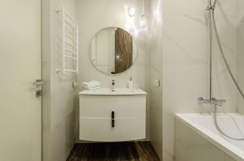 11-212 Central Park John McCain 7 Kyiv centre stunning city view 15 kW backup power Petrovdom Apartment - image 5