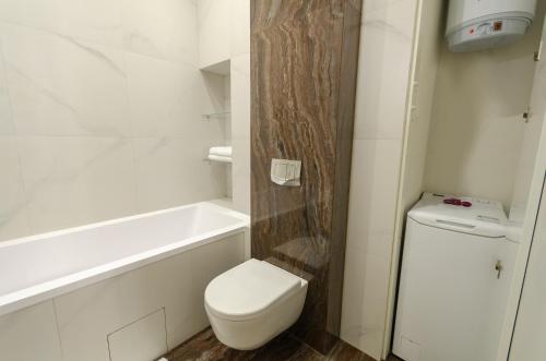 11-212 Central Park John McCain 7 Kyiv centre stunning city view 15 kW backup power Petrovdom Apartment - image 3