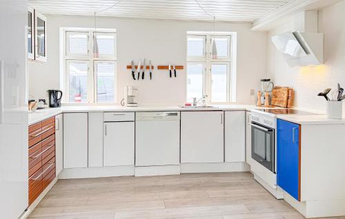 Konyha, 3 Bedroom Amazing Home In Herning in Brande