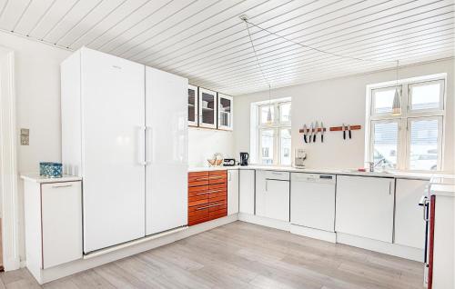 Konyha, 3 Bedroom Amazing Home In Herning in Brande