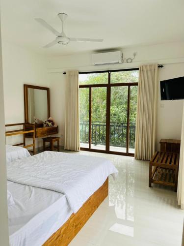 Grand Seven Guest & Restaurant in Ampara