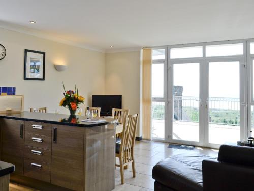 Pendine Beach Apartment - Tap to explore photos