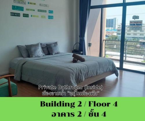 room detail thumbnail 1