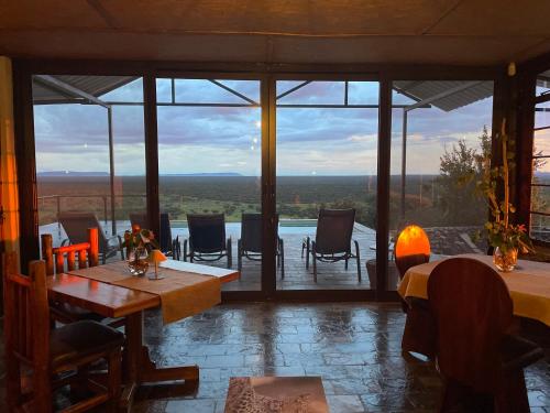 Vista exterior, Aloegrove Safari Lodge in Otjiwarongo