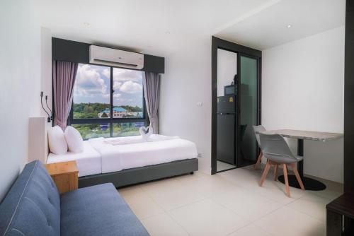 room detail thumbnail 1