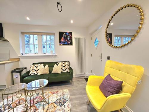 Exterior view of Stylish & Central Design Apartment- 3 Beds