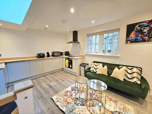 Stylish & Central Design Apartment- 3 Beds - image 8