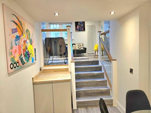 Stylish & Central Design Apartment- 3 Beds - image 10