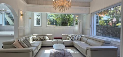 초음정 Luxury Hanok Style Villa with Private Garden in Gyeongju - Gyeongju-si