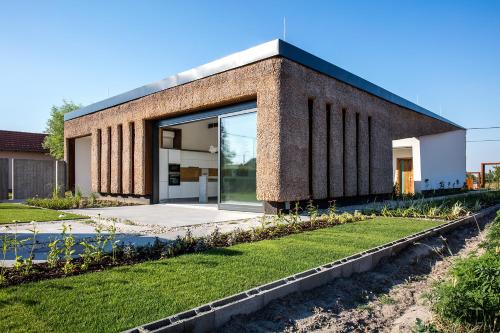 Näkymä ulkoa, Artkazal in Morahalom