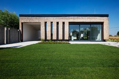 Näkymä ulkoa, Artkazal in Morahalom