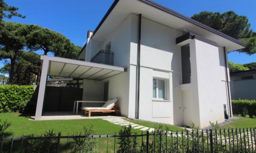 Modern villa 250mt from the beach