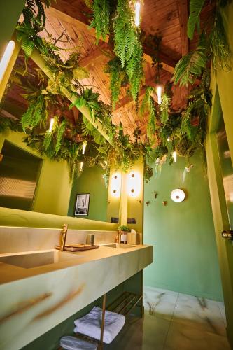 room detail thumbnail 2