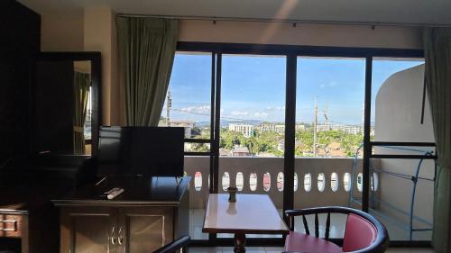 room detail thumbnail 1