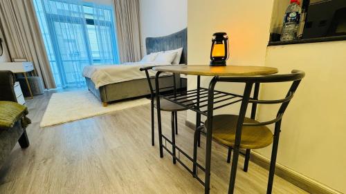 Cozy Studio with Balcony - Near Metro - Fast Wi-Fi in Madinat Zayid
