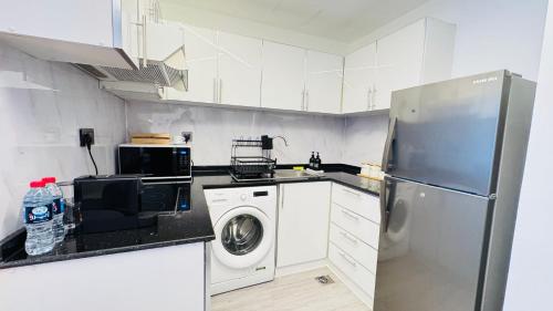 Cozy Studio with Balcony - Near Metro - Fast Wi-Fi in Madinat Zayid
