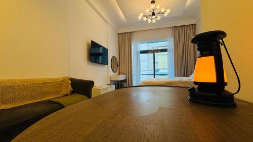 Cozy Studio with Balcony - Near Metro - Fast Wi-Fi in Madinat Zayid
