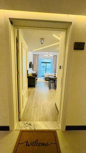 Cozy Studio with Balcony - Near Metro - Fast Wi-Fi in Madinat Zayid