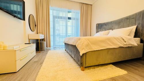 Cozy Studio with Balcony - Near Metro - Fast Wi-Fi in Madinat Zayid