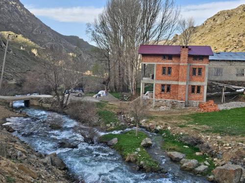 Çakıroğlu Beyler Çifliği (Cakıroglu Beyler Cifligi) in Demirkapı