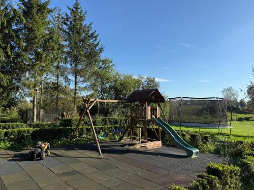 Spēļu laukums, Domek w Las Bagnas in Okragle