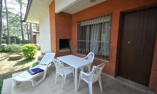 Villa with patio in Lignano Pineta