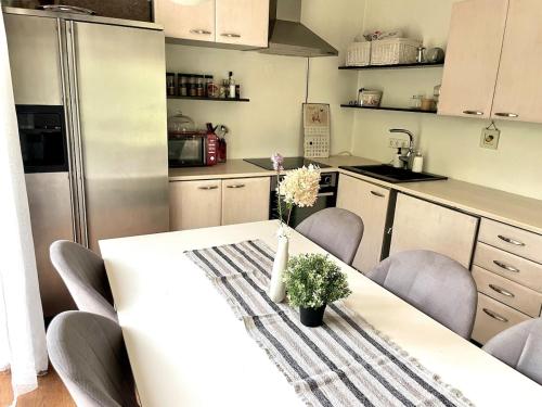 ห้องครัว, Best XXL vacation home with sauna, Pärnu (Best XXL vacation home with sauna, Parnu) in ปาร์นูมา