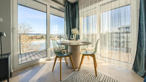 One-Bedroom Apartment with River View 8B/29