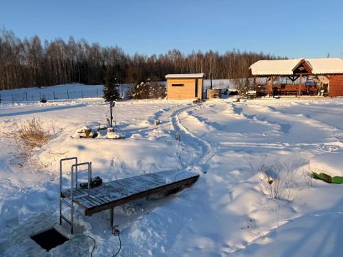 Apartament z tarasem i widokiem na las in Okragle