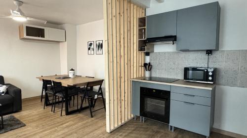 кухня, HappyStay Family House By Dream Apartments in Шеси